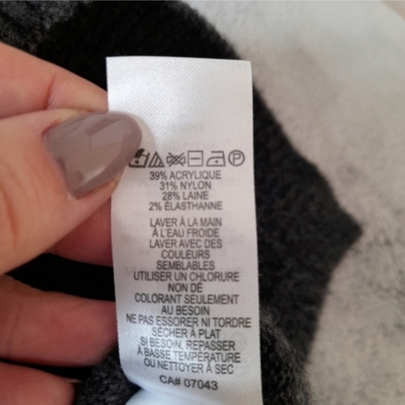 Cynthia Rowley Charcoal Sweater with White Heart Accents Size Large - Picture 7 of 7